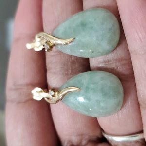 WW hallmark 14k gold jadeite earrings
